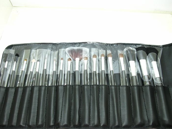 1Set of 18 PCS Professional makeup/Cosmetic Black Brush - Click Image to Close