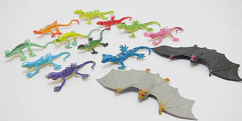 140Pcs Plastic Lizard and Bat Great toy for Kids - Click Image to Close