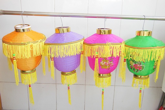 8 New Chinese Palace Lanterns with Tassels Mixed Colour 8 New Chinese Palace Lanterns with Tassels Mixed Colour
