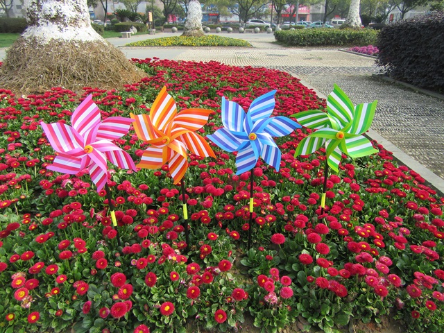 50 Plastic Stripe Colourful Flower DIY Windmill 55cm Long - Click Image to Close
