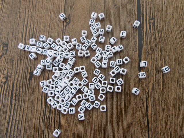 500Pcs White Plastic Cube Alphabet Beads 6x6mm 500Pcs White Plastic Cube Alphabet Beads 6x6mm