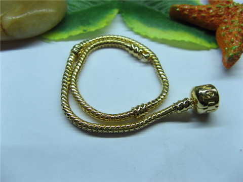 1X European Golden Plated Bracelet w/Love Clasp 21cm - Click Image to Close